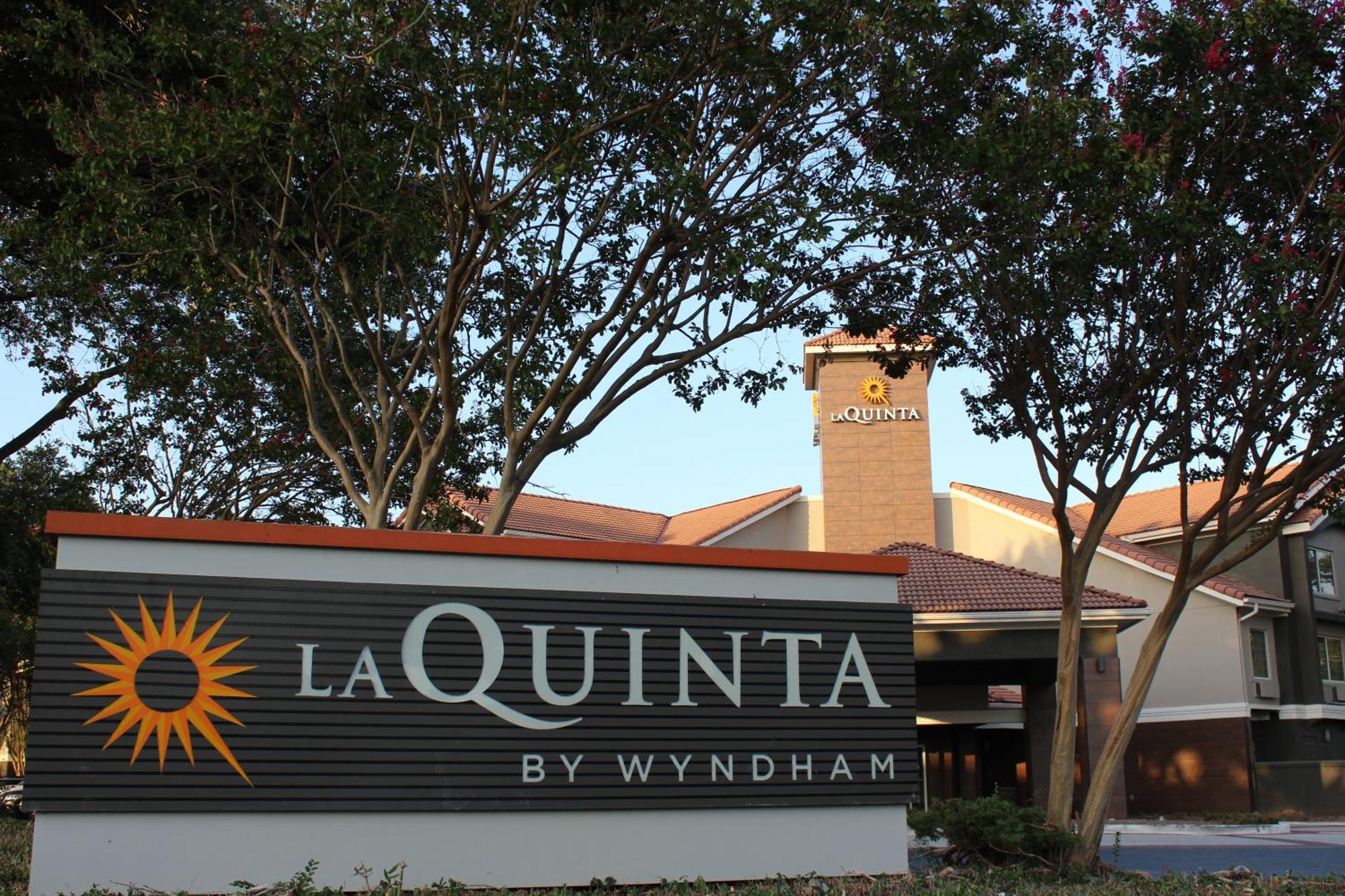 La Quinta By Wyndham Dallas - Addison Galleria Exterior foto
